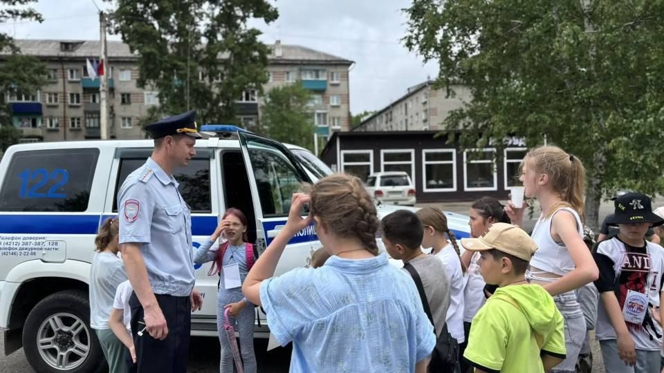 Сотрудник Госавтоинспекции Солнечного округа провёл мероприятие «Лето без опасности» для детей летней пришкольной площадки Сотрудник Госавтоинспекции Солнечного округа провёл мероприятие «Лето без опасности» для детей летней пришкольной площадки