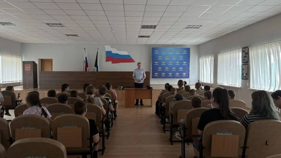 Сотрудник Госавтоинспекции Солнечного округа провёл мероприятие «Лето без опасности» для детей летней пришкольной площадки Сотрудник Госавтоинспекции Солнечного округа провёл мероприятие «Лето без опасности» для детей летней пришкольной площадки