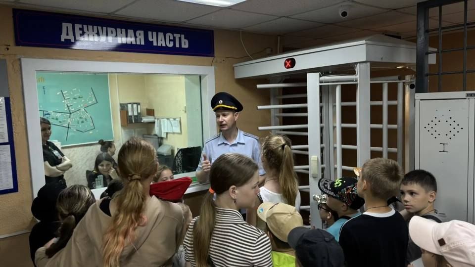 Сотрудник Госавтоинспекции Солнечного округа провёл мероприятие «Лето без опасности» для детей летней пришкольной площадки Сотрудник Госавтоинспекции Солнечного округа провёл мероприятие «Лето без опасности» для детей летней пришкольной площадки