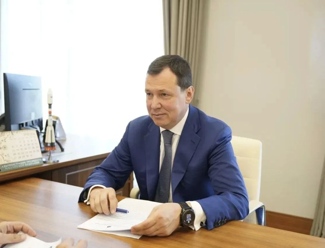 Министр строительства и ЖКХ РФ Ирек Файзуллин провел совещание по вопросам развития строительной отрасли и ЖКХ Хабаровского края Министр строительства и ЖКХ РФ Ирек Файзуллин провел совещание по вопросам развития строительной отрасли и ЖКХ Хабаровского края