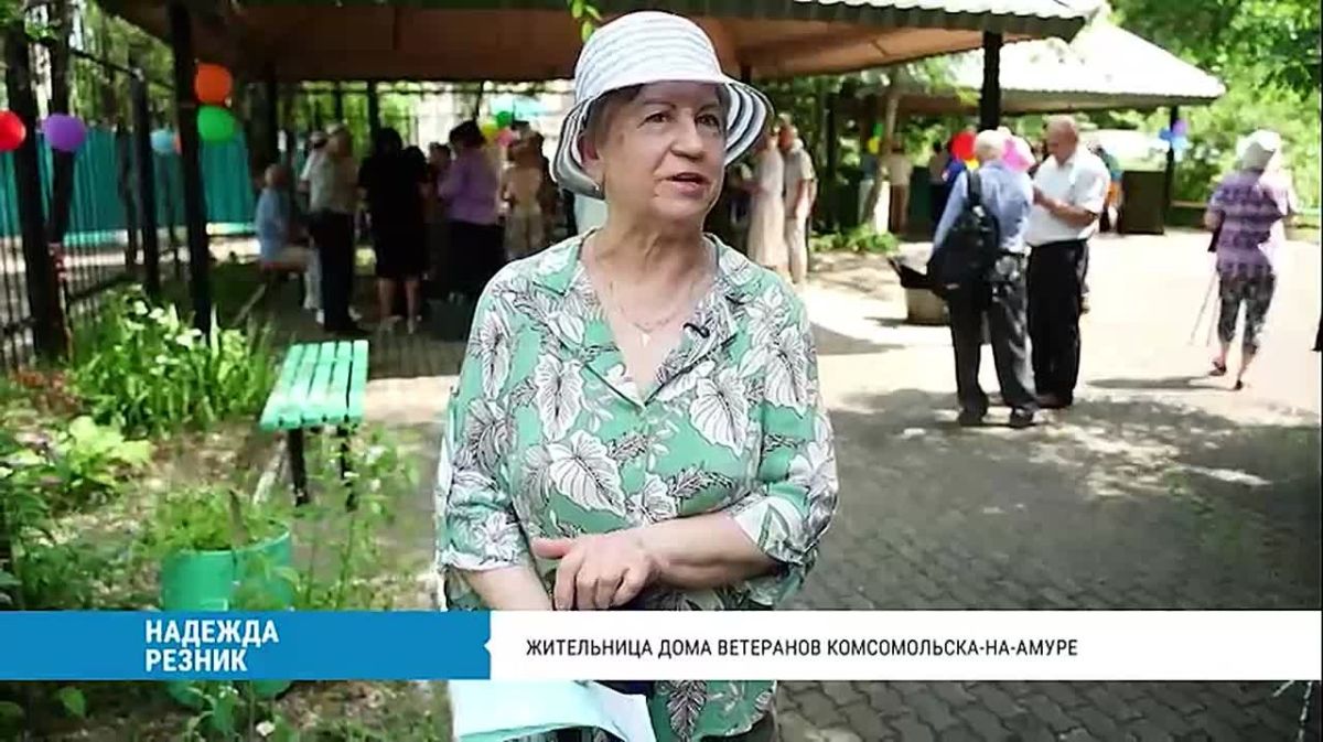 Более 40 пенсионеров Комсомольска-на-Амуре увлеклись скандинавской ходьбой благодаря проекту «Активное лето»