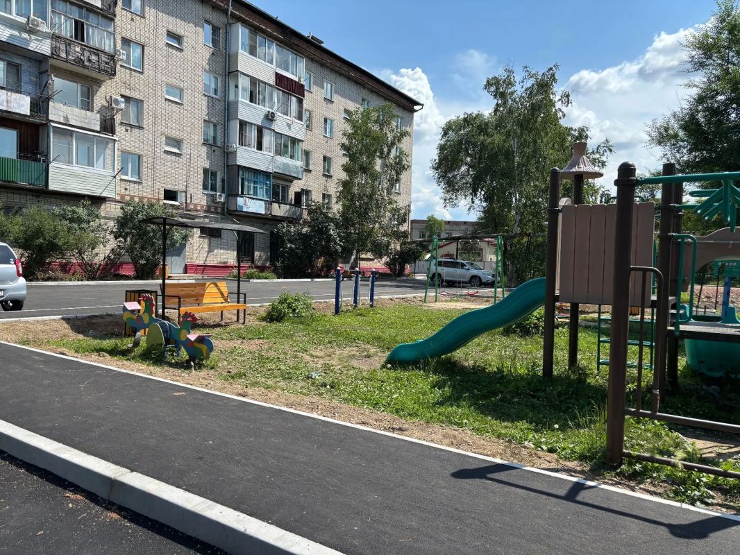 Точка притяжения для соседей: благоустроенный двор на Комсомольской в Бикине стал центром комфорта Точка притяжения для соседей: благоустроенный двор на Комсомольской в Бикине стал центром комфорта