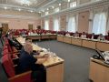 В большом зале администрации города начался депутатский час на тему "Организация летнего оздоровительного отдыха детей в городе Хабаровске"