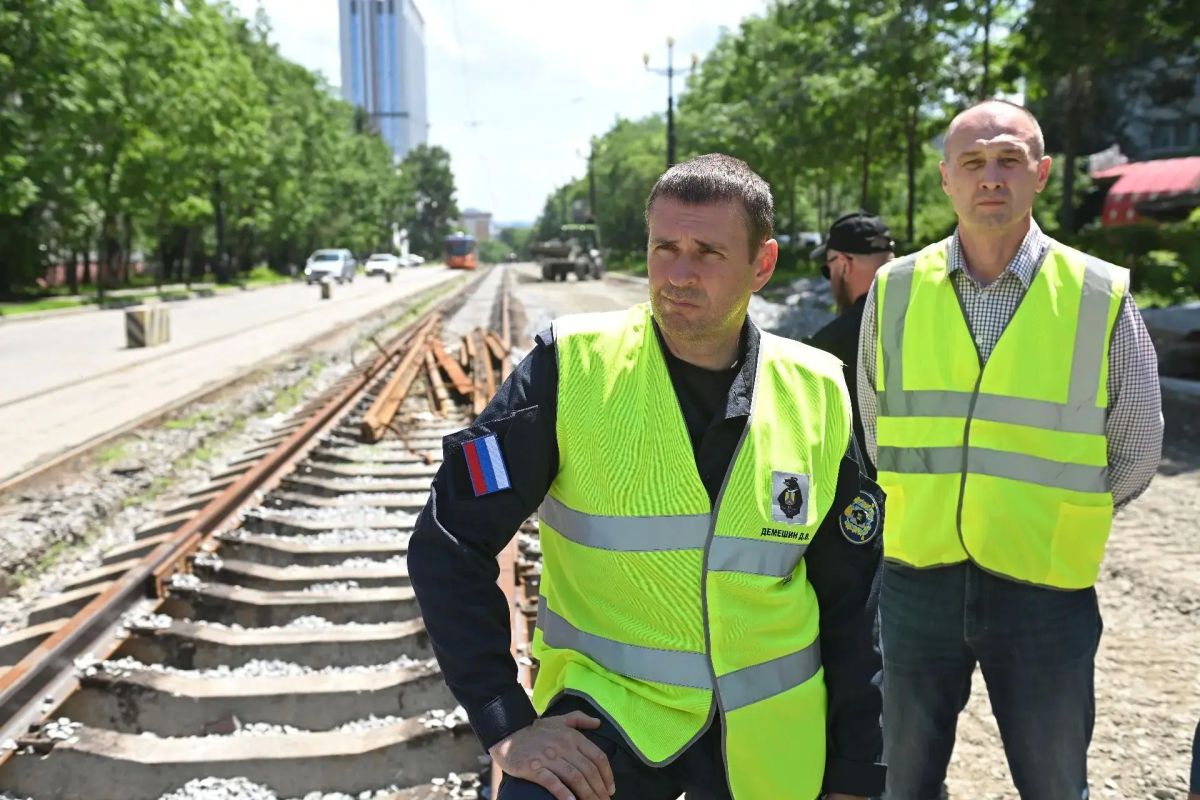 Дмитрий Демешин: Делаем дороги лучше — в Хабаровске на улице Шеронова появятся «бесшовные» трамвайные пути Дмитрий Демешин: Делаем дороги лучше — в Хабаровске на улице Шеронова появятся «бесшовные» трамвайные пути