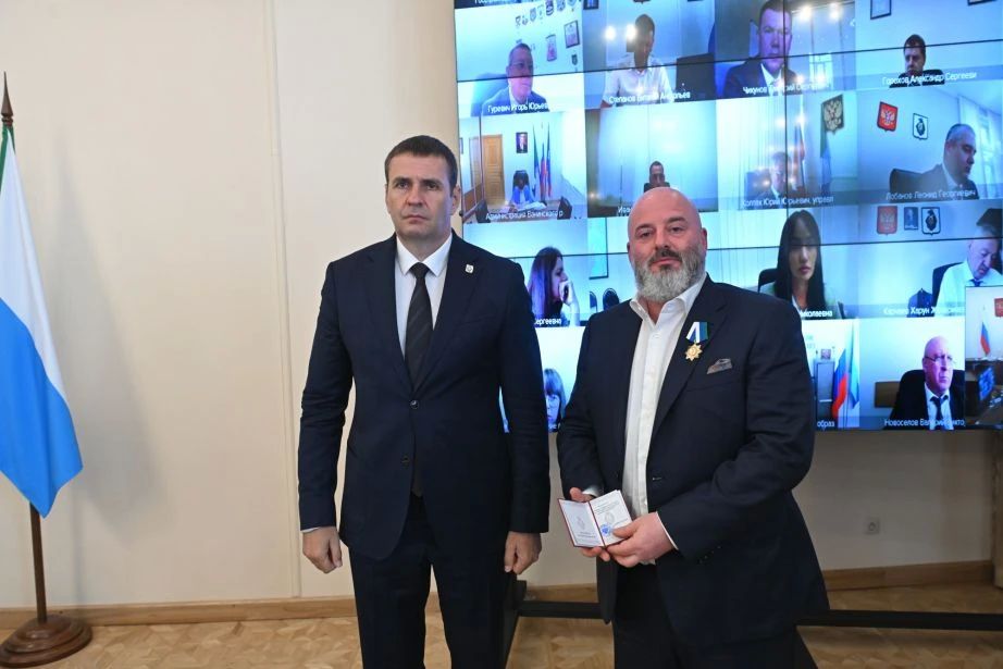 Глава района им. Лазо Александр Кох получил медаль за доблесть, проявленную в зоне СВО Глава района им. Лазо Александр Кох получил медаль за доблесть, проявленную в зоне СВО