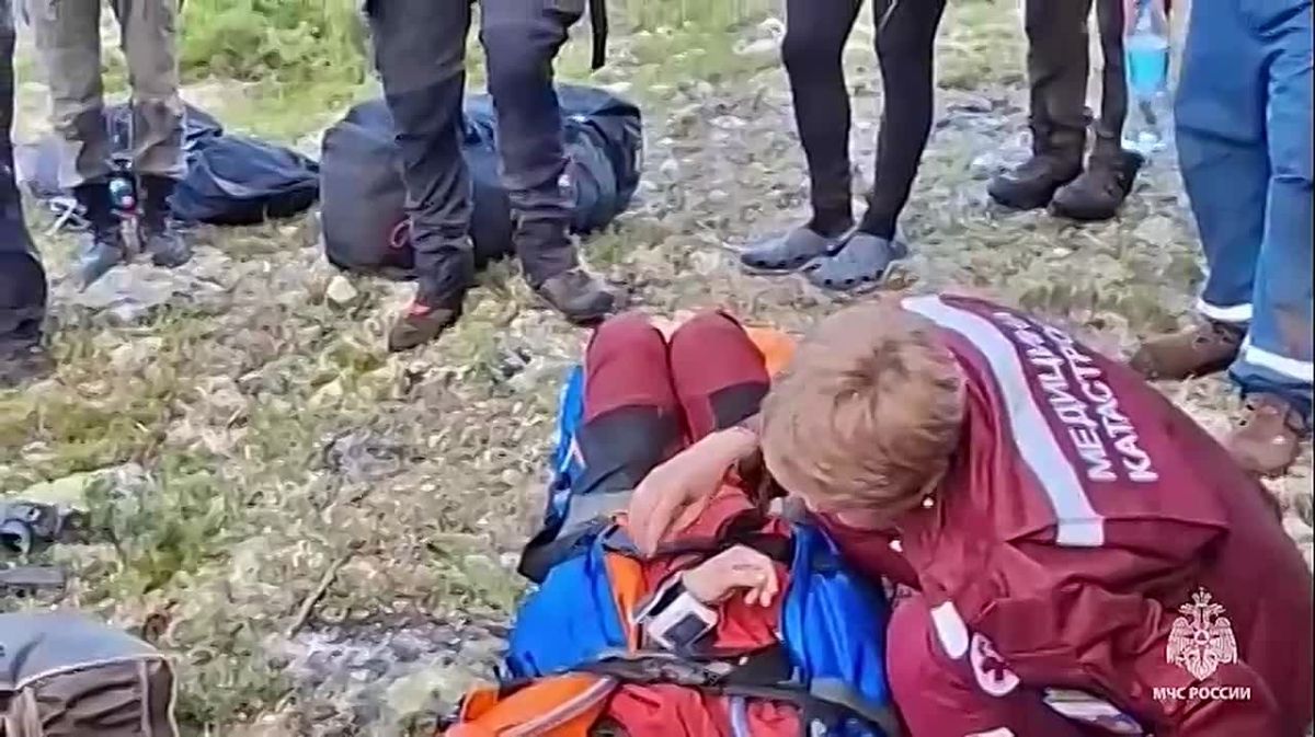 Накануне ночью спасатели МЧС эвакуировали в Хабаровск альпинистку