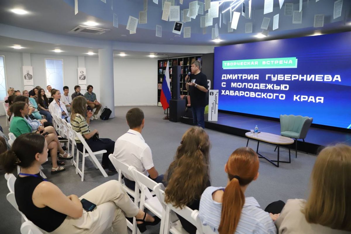 Воспитанники подшефного нашему министерству детского дома № 14 города Бикин сегодня стали участниками встречи с Дмитрием Губерниевым Воспитанники подшефного нашему министерству детского дома № 14 города Бикин сегодня стали участниками встречи с Дмитрием Губерниевым