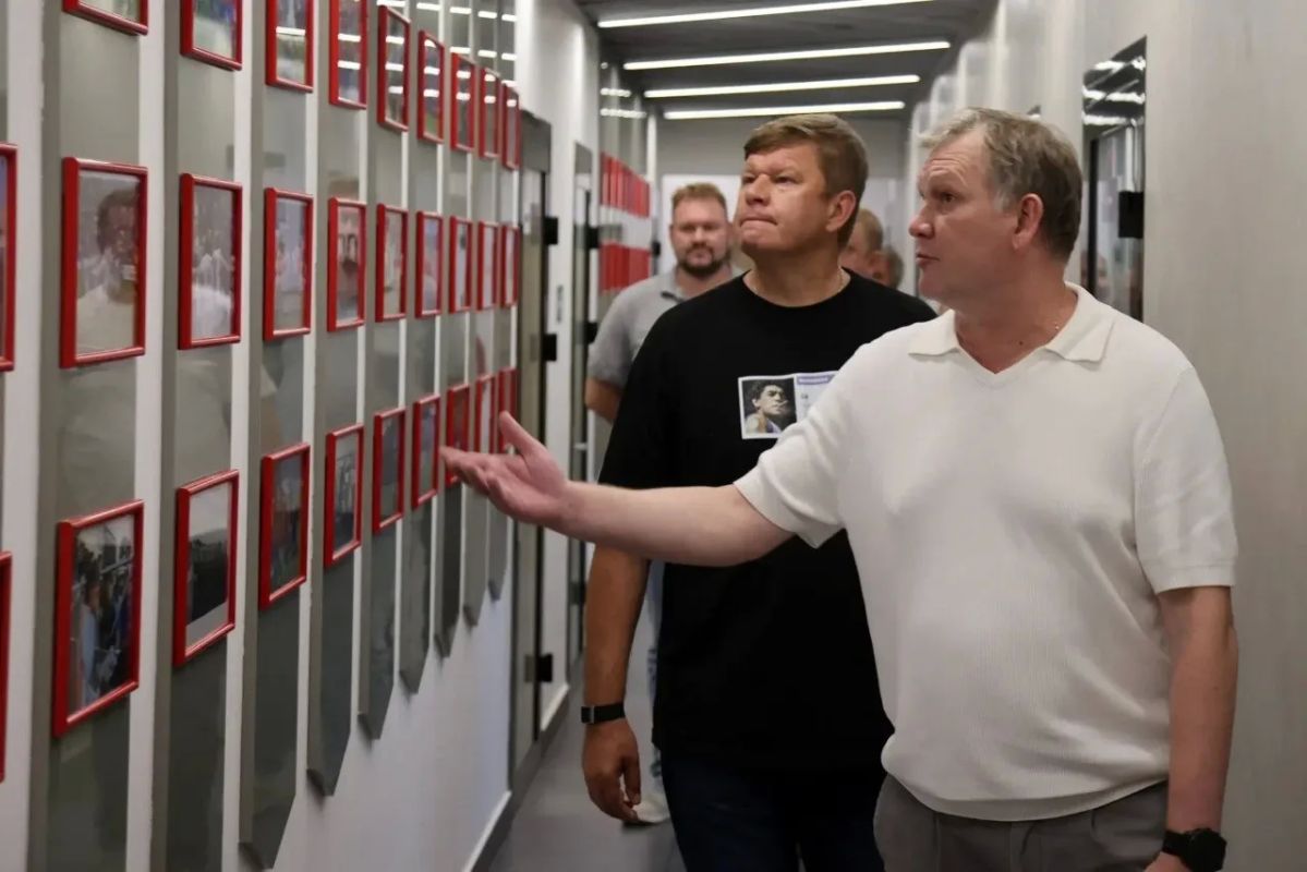 Дмитрий Губерниев побывал в гостях у «СКА-Хабаровска» Дмитрий Губерниев побывал в гостях у «СКА-Хабаровска»
