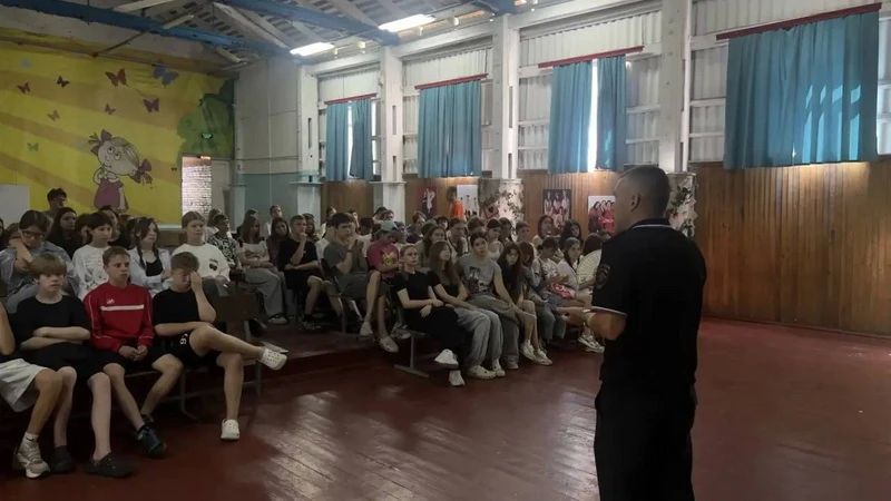 Сотрудники Госавтоинспекции провели профилактическое мероприятие в детском лагере «Изумрудный город» Сотрудники Госавтоинспекции провели профилактическое мероприятие в детском лагере «Изумрудный город»