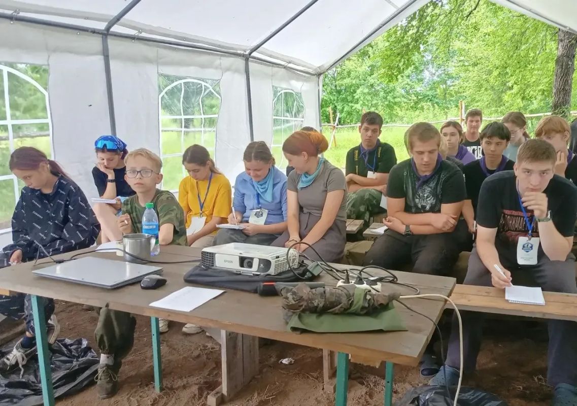 Библиотека Наволочкина вошла в федеральный проект «ДОЛ-игра» Библиотека Наволочкина вошла в федеральный проект «ДОЛ-игра»