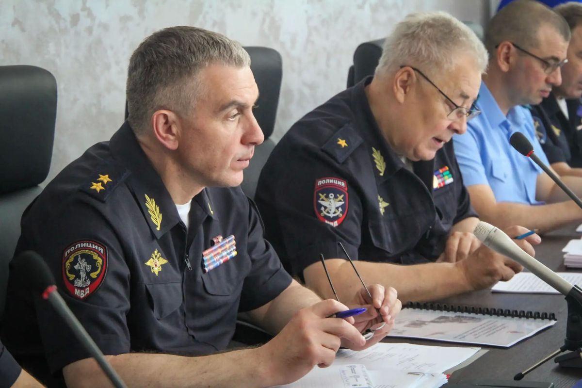 Олег Калинкин принял участие в подведении итогов работы транспортной полиции Дальнего Востока за первое полугодие 2026 года Олег Калинкин принял участие в подведении итогов работы транспортной полиции Дальнего Востока за первое полугодие 2026 года