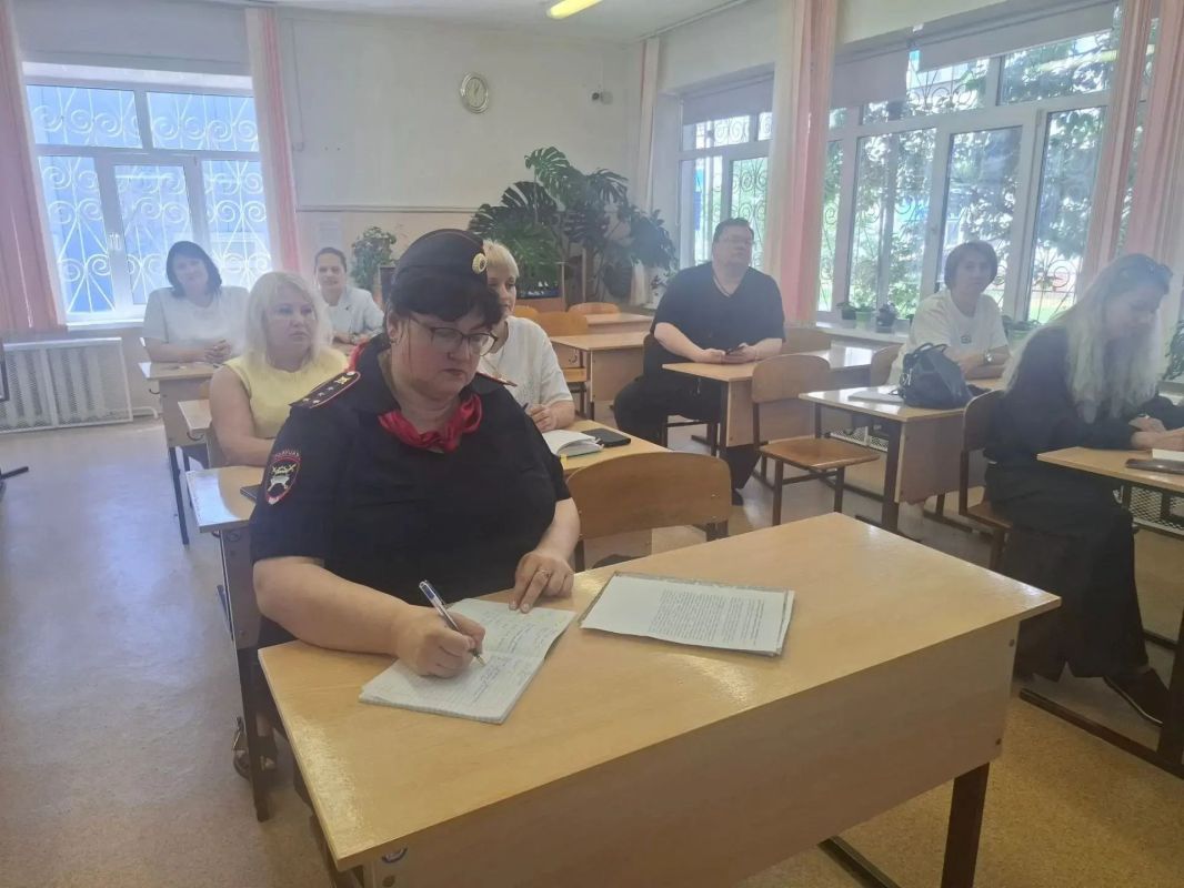В Комсомольске-на-Амуре сотрудники Госавтоинспекции продолжают приемку образовательных организаций к новому учебному году В Комсомольске-на-Амуре сотрудники Госавтоинспекции продолжают приемку образовательных организаций к новому учебному году
