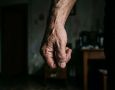 61-летний мужчина зарезал жену и соседа в Комсомольске