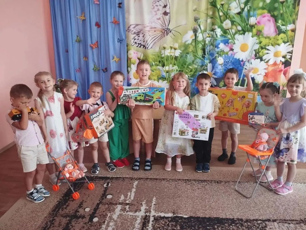 Дмитрий Демешин: В подшефном и уже таком родном для нас городе Дебальцево Донецкой Народной Республики, над которым Хабаровский край взял шефство, проверил как продвигаются ремонтные работы Дмитрий Демешин: В подшефном и уже таком родном для нас городе Дебальцево Донецкой Народной Республики, над которым Хабаровский край взял шефство, проверил как продвигаются ремонтные работы