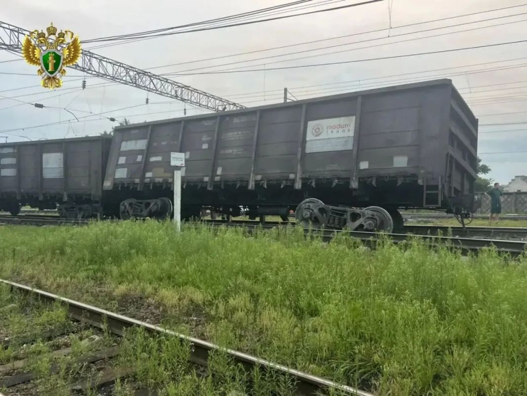 Три вагона с углем сошли с рельсов в Белогорске Три вагона с углем сошли с рельсов в Белогорске