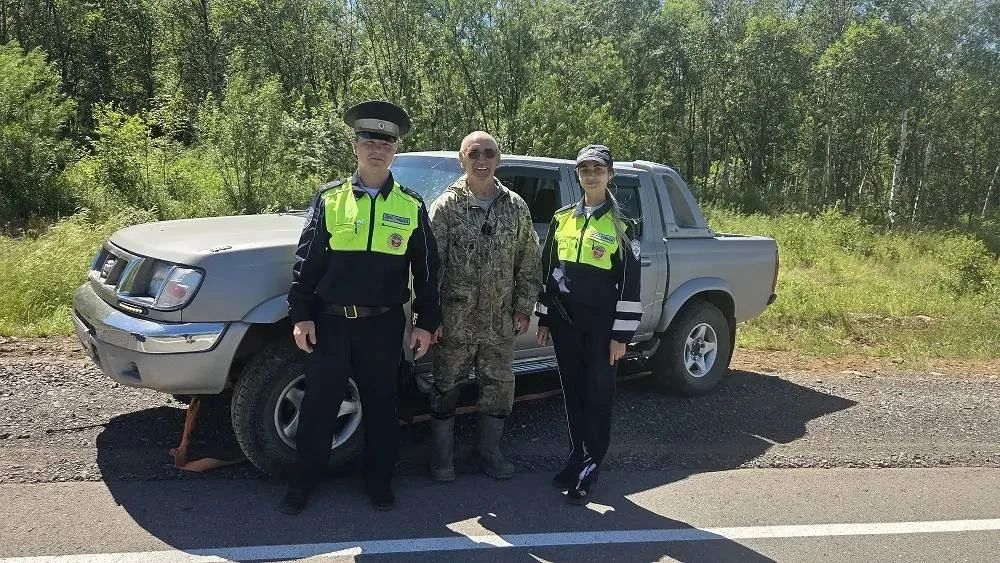 Житель Ванино застрял в яме по пути за жимолостью