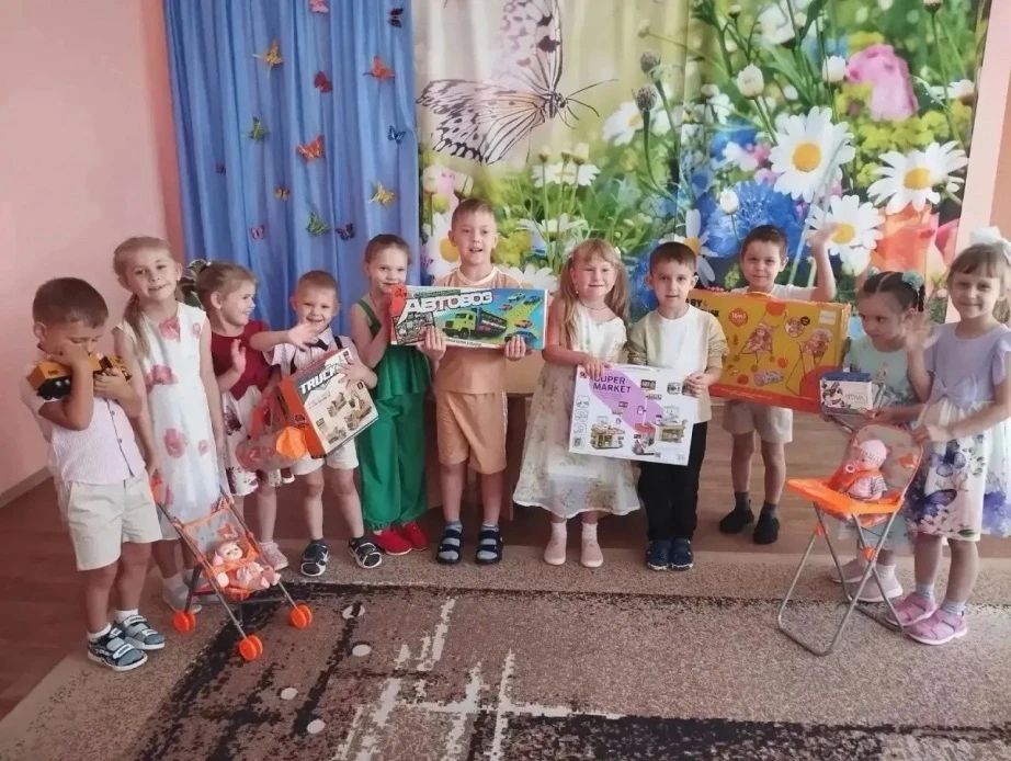 Дмитрий Демешин передал технику и вооружение бойцам на передовой и проверил ход восстановительных работ в Дебальцево Дмитрий Демешин передал технику и вооружение бойцам на передовой и проверил ход восстановительных работ в Дебальцево