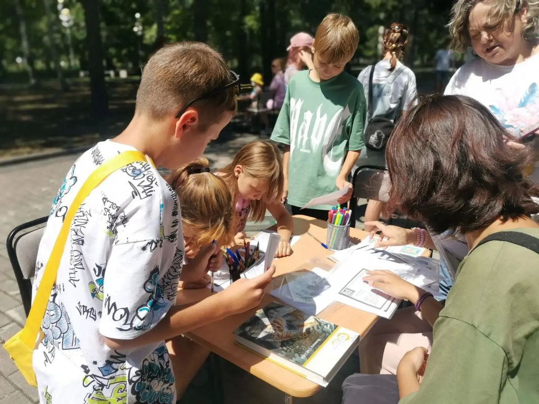 2 солнечных дня и более 2,5 тысяч гостей: в Хабаровске прошел книжный фестиваль «Золотая Ригма» 2 солнечных дня и более 2,5 тысяч гостей: в Хабаровске прошел книжный фестиваль «Золотая Ригма»