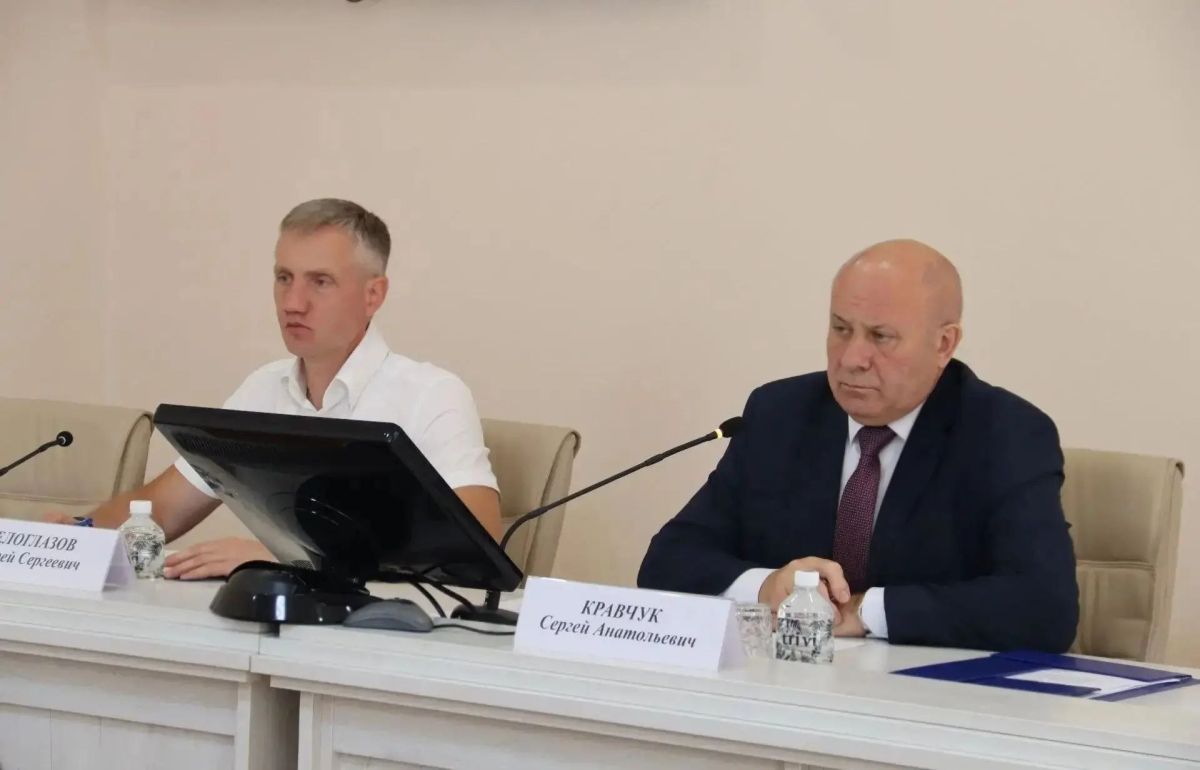 Сергей Кравчук: Сегодня на аппаратном совещании ведущими темами стали: подъем уровня воды в Амуре и подготовка объектов социальной сферы к отопительному сезону Сергей Кравчук: Сегодня на аппаратном совещании ведущими темами стали: подъем уровня воды в Амуре и подготовка объектов социальной сферы к отопительному сезону
