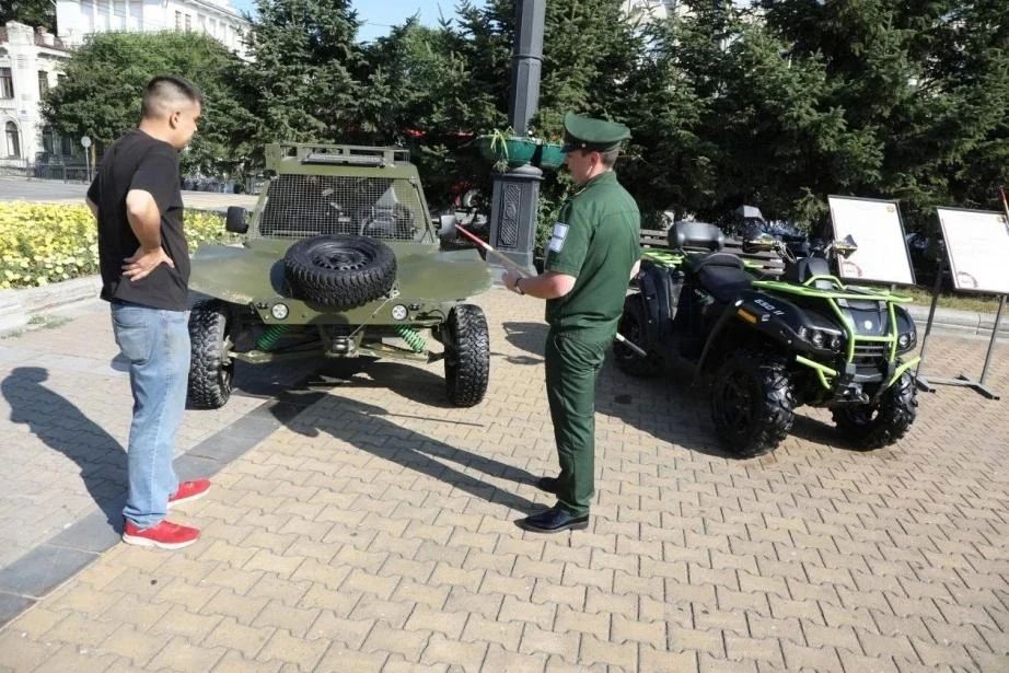 Артем Мельников: сегодня воины-дальневосточники героически борются с нацизмом на западных рубежах нашей Родины Артем Мельников: сегодня воины-дальневосточники героически борются с нацизмом на западных рубежах нашей Родины