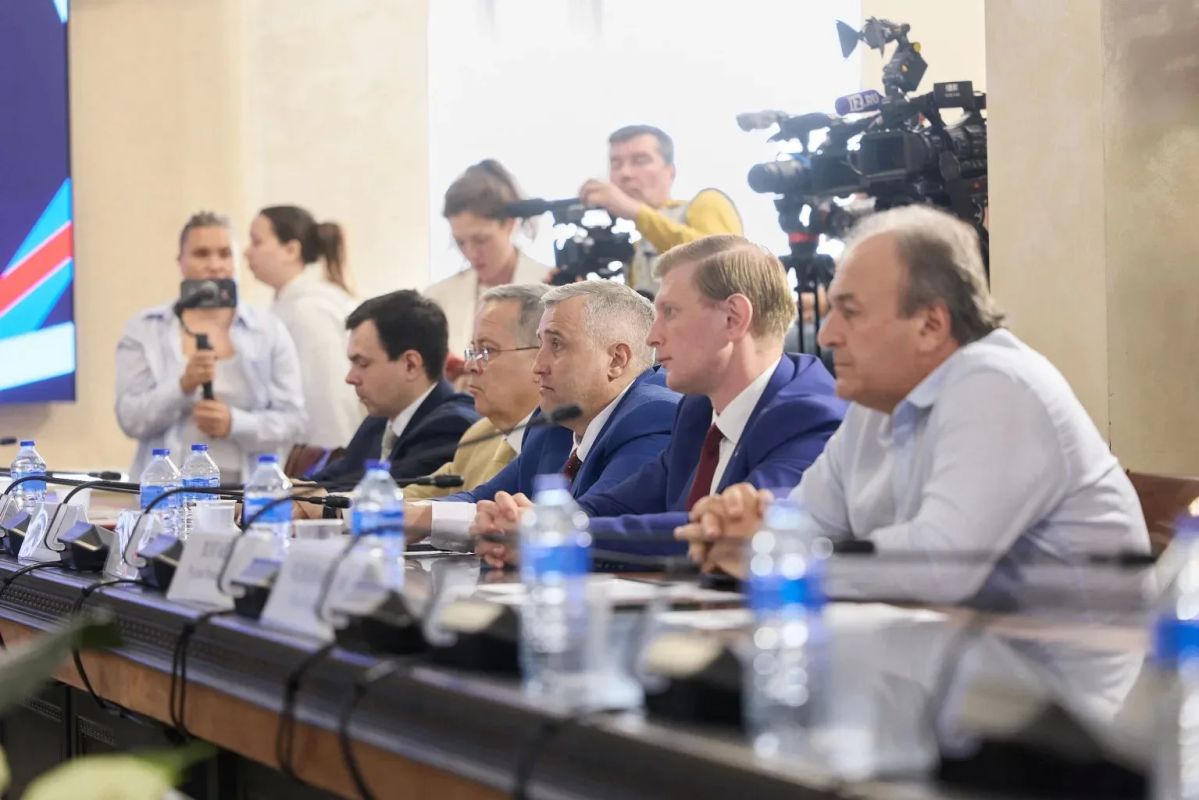 ОП РФ и политические партии подписали соглашение о сотрудничестве в наблюдении за выборами в Госдуму РФ ОП РФ и политические партии подписали соглашение о сотрудничестве в наблюдении за выборами в Госдуму РФ