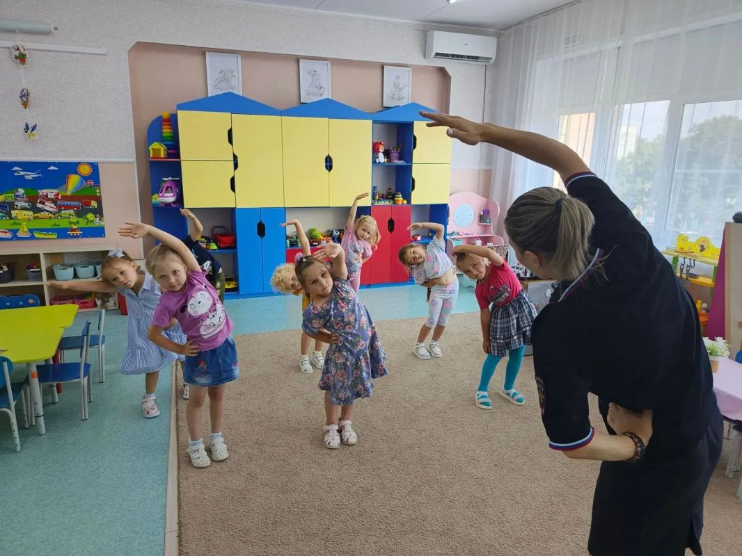 В Хабаровском крае стартовала Всероссийская акция «Зарядка со стражем порядка» В Хабаровском крае стартовала Всероссийская акция «Зарядка со стражем порядка»