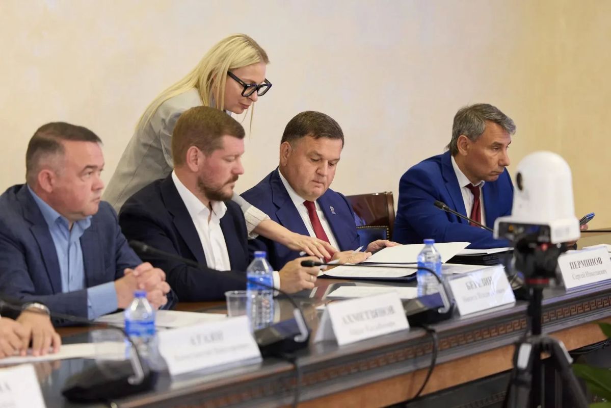 ОП РФ и политические партии подписали соглашение о сотрудничестве в наблюдении за выборами в Госдуму РФ ОП РФ и политические партии подписали соглашение о сотрудничестве в наблюдении за выборами в Госдуму РФ