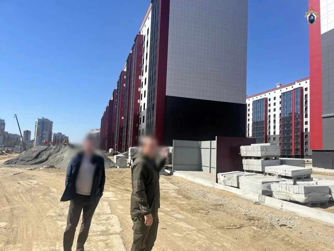 В Хабаровске рабочий едва не погиб на стройке, упав в шахту лифта
