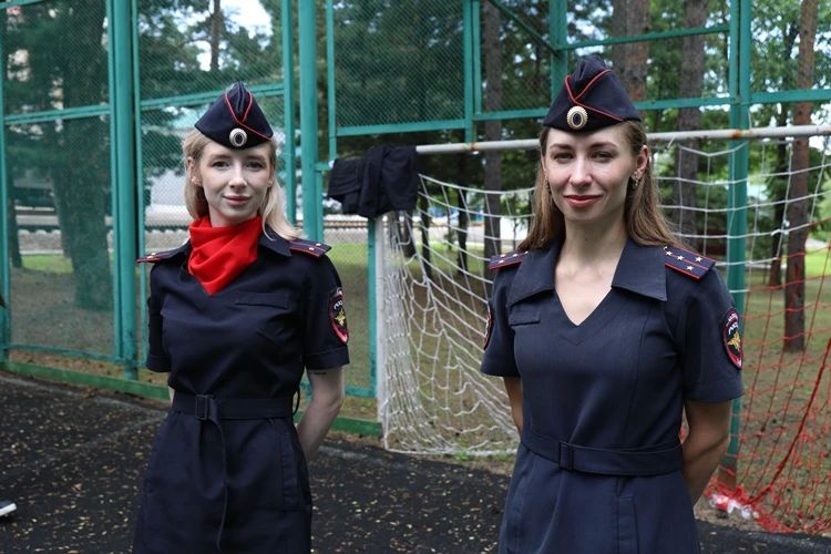 Дальневосточные транспортные полицейские провели Общероссийскую акцию «Зарядка со стражем правопорядка» для юных железнодорожников Дальневосточные транспортные полицейские провели Общероссийскую акцию «Зарядка со стражем правопорядка» для юных железнодорожников