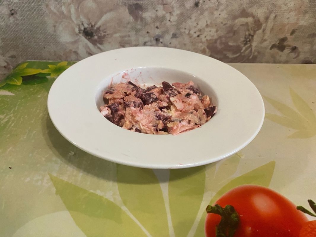 Легкий и вкусный свекольно-сырный салат за 15 минут