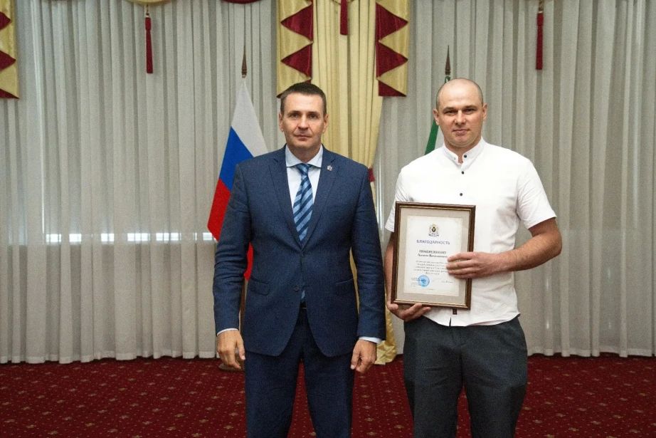 Дмитрий Демешин вручил награды строителям Хабаровского края накануне профессионального праздника Дмитрий Демешин вручил награды строителям Хабаровского края накануне профессионального праздника