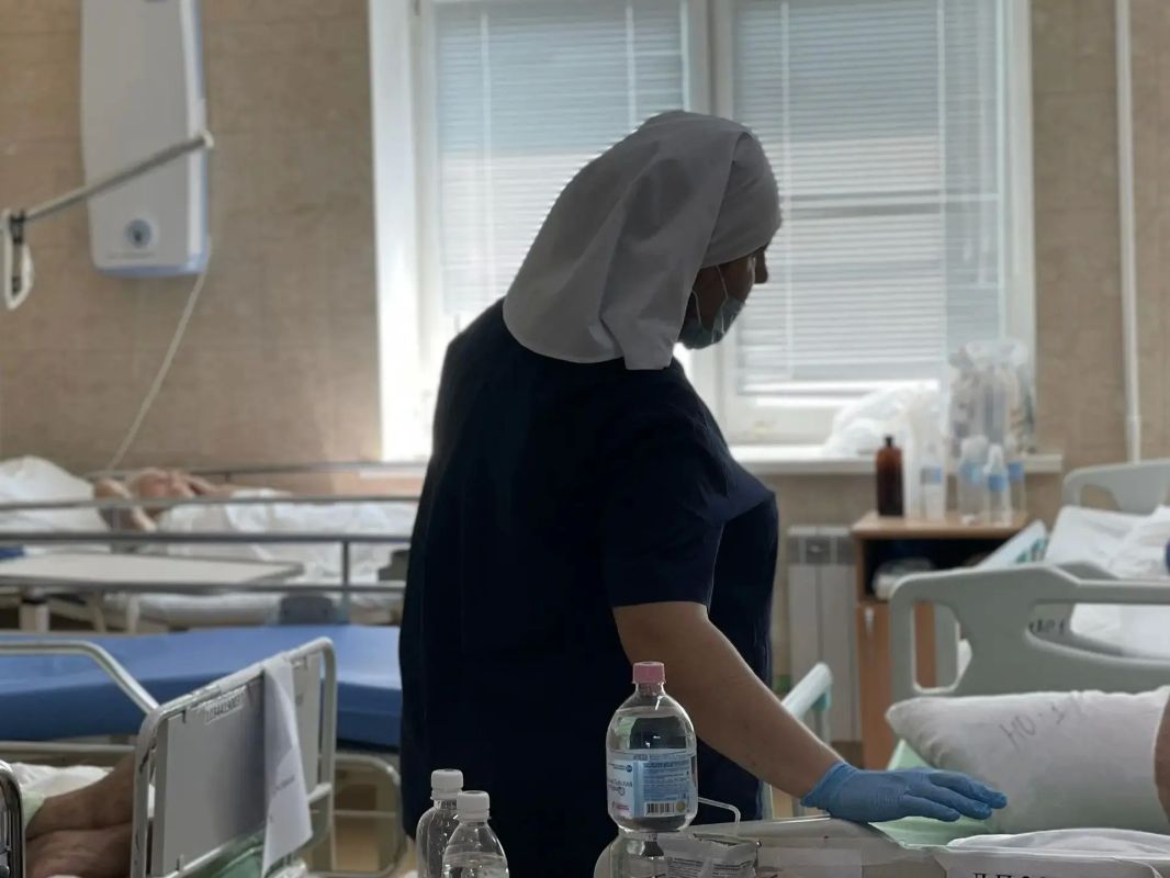 «Подходим к каждому сердцем»: сёстры милосердия помогают тяжёлым пациентам больницы имени Владимирцева «Подходим к каждому сердцем»: сёстры милосердия помогают тяжёлым пациентам больницы имени Владимирцева