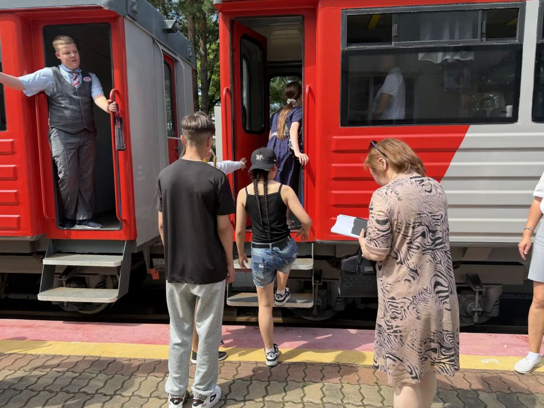 Шефство ради будущего: минтранс региона организовал экскурсию для детей из детского дома Шефство ради будущего: минтранс региона организовал экскурсию для детей из детского дома