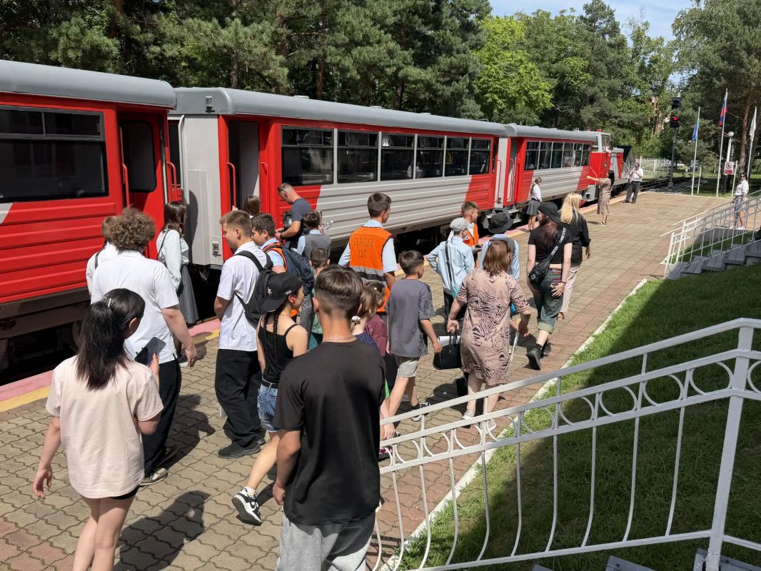 Шефство ради будущего: минтранс региона организовал экскурсию для детей из детского дома Шефство ради будущего: минтранс региона организовал экскурсию для детей из детского дома