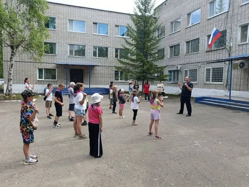 Сотрудники полиции и общественники Солнечного округа присоединились к Всероссийской акции «Зарядка со стражем порядка» Сотрудники полиции и общественники Солнечного округа присоединились к Всероссийской акции «Зарядка со стражем порядка»
