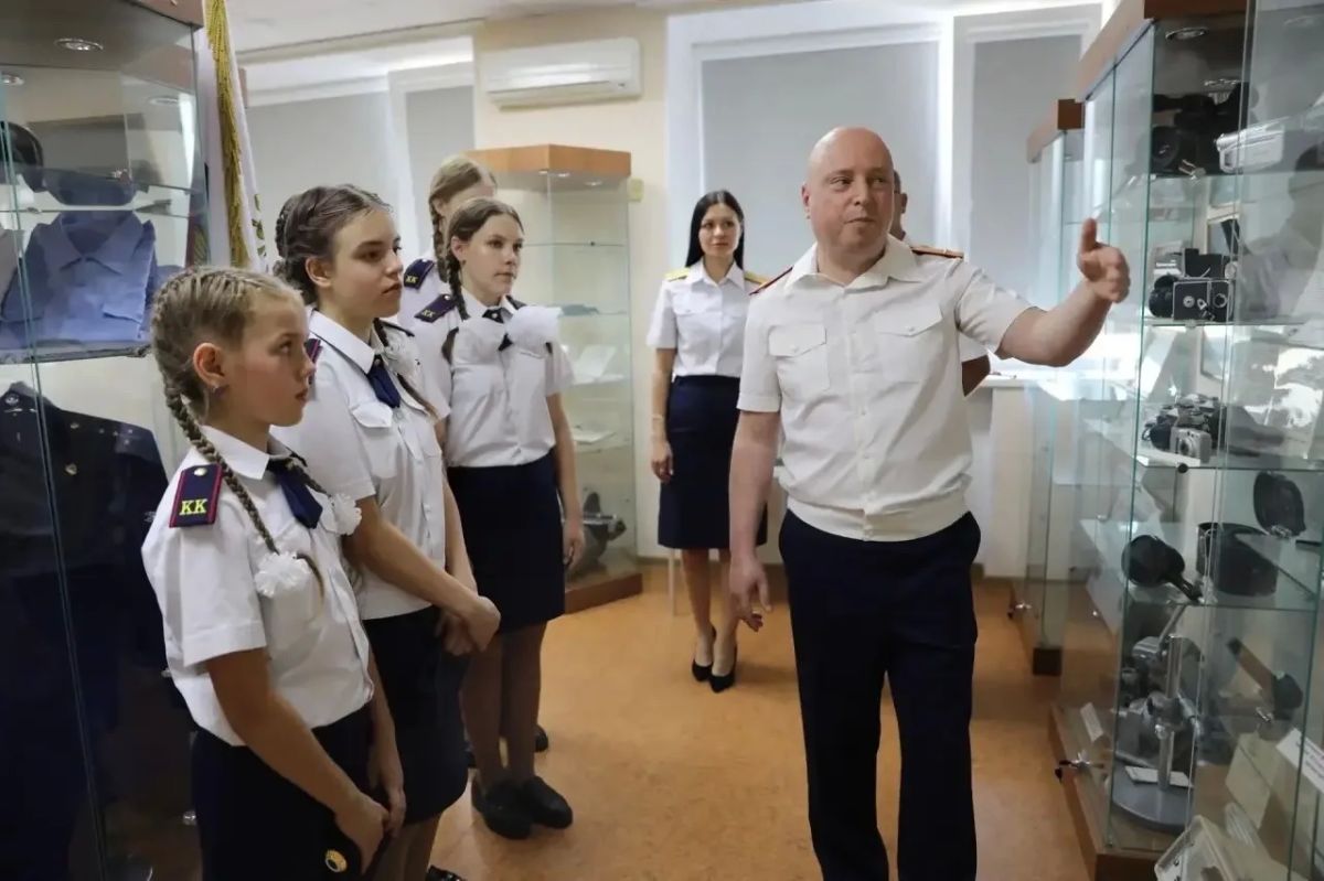 При участии представителя Белгородской региональной общественной организации «Союз ветеранов следствия» Олега Николаевича Попова для кадет Следственного комитета Российской Федерации организована экскурсия При участии представителя Белгородской региональной общественной организации «Союз ветеранов следствия» Олега Николаевича Попова для кадет Следственного комитета Российской Федерации организована экскурсия