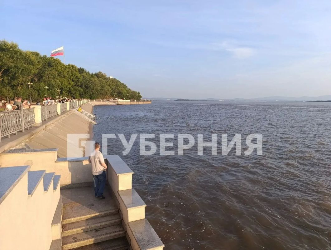 Амур возле Хабаровска превысил отметку неблагоприятных явлений Амур возле Хабаровска превысил отметку неблагоприятных явлений