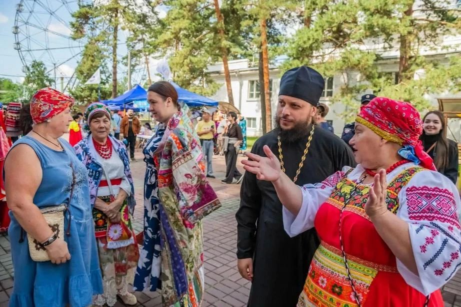 Международный фестиваль объединил представителей разных народов в Хабаровске Международный фестиваль объединил представителей разных народов в Хабаровске