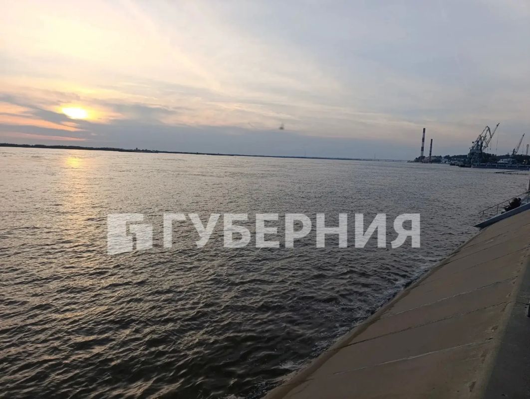 Амур возле Хабаровска превысил отметку неблагоприятных явлений Амур возле Хабаровска превысил отметку неблагоприятных явлений