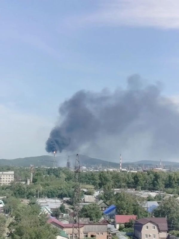 В Комсомольске на нефтеперерабатывающем заводе произошло возгорание В Комсомольске на нефтеперерабатывающем заводе произошло возгорание