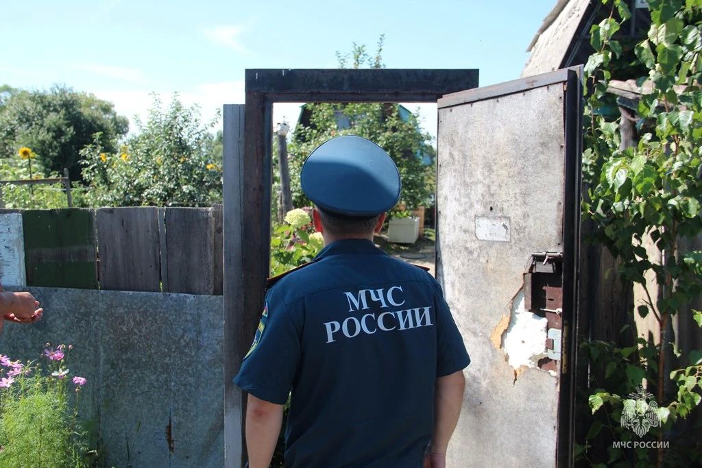 Сотрудники МЧС России продолжают предупреждать о повышении уровня Амура и важности соблюдения мер безопасности Сотрудники МЧС России продолжают предупреждать о повышении уровня Амура и важности соблюдения мер безопасности