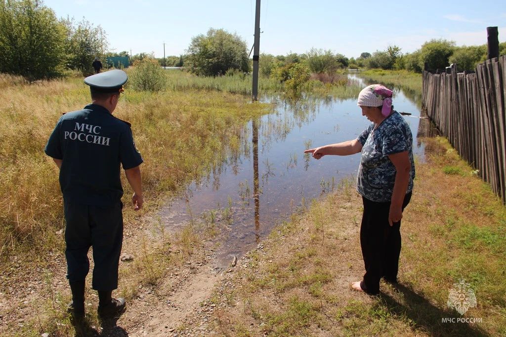 Сотрудники МЧС России продолжают предупреждать о повышении уровня Амура и важности соблюдения мер безопасности Сотрудники МЧС России продолжают предупреждать о повышении уровня Амура и важности соблюдения мер безопасности