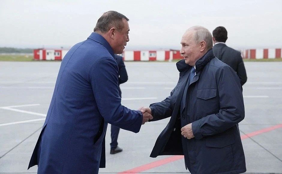 Владимир Путин прибыл в Южно-Сахалинск для участия в учениях ТОФ