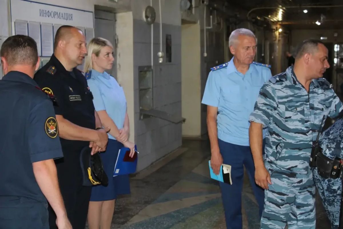 Заместитель прокурора Хабаровского края Сергей Аксаментов проверил следственный изолятор Хабаровска Заместитель прокурора Хабаровского края Сергей Аксаментов проверил следственный изолятор Хабаровска
