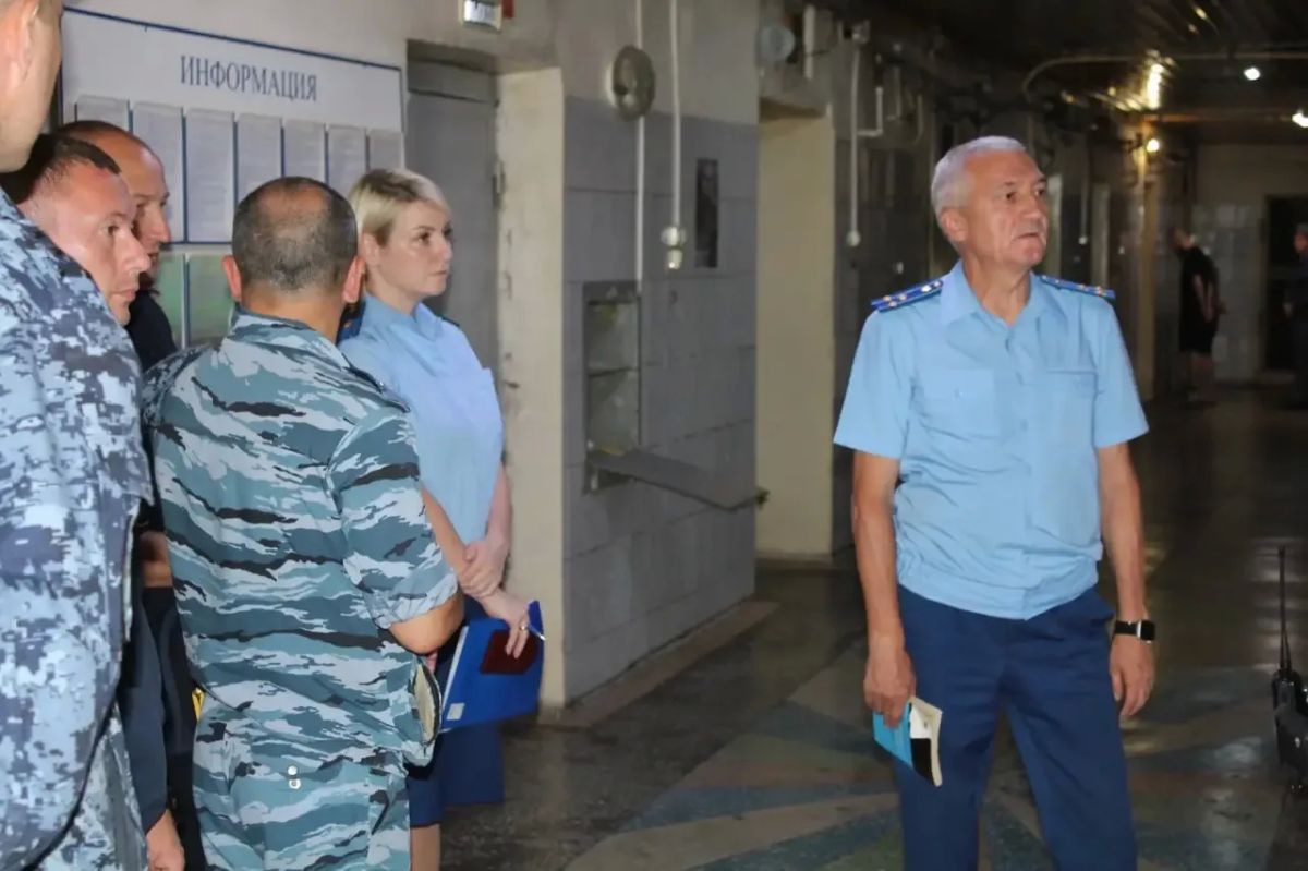 Заместитель прокурора Хабаровского края Сергей Аксаментов проверил следственный изолятор Хабаровска Заместитель прокурора Хабаровского края Сергей Аксаментов проверил следственный изолятор Хабаровска