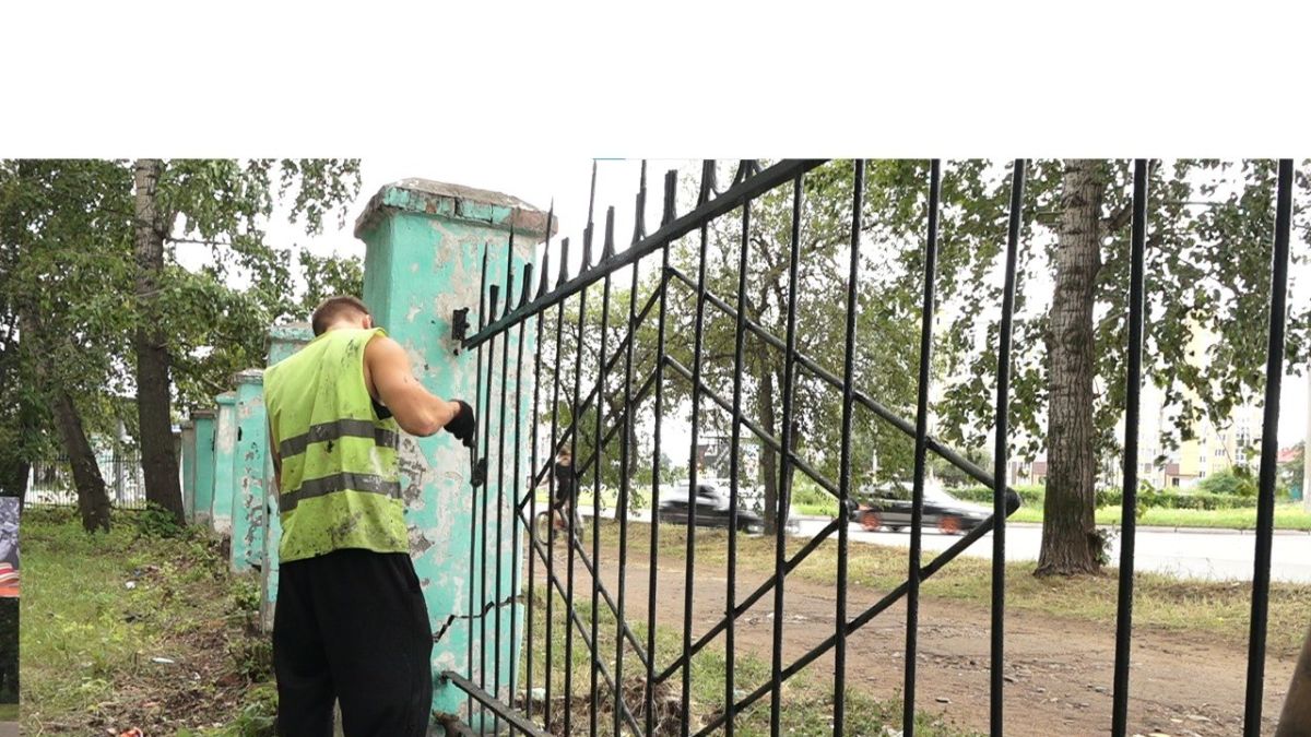 Парк железнодорожников в Комсомольске-на-Амуре приводят в порядок Парк железнодорожников в Комсомольске-на-Амуре приводят в порядок