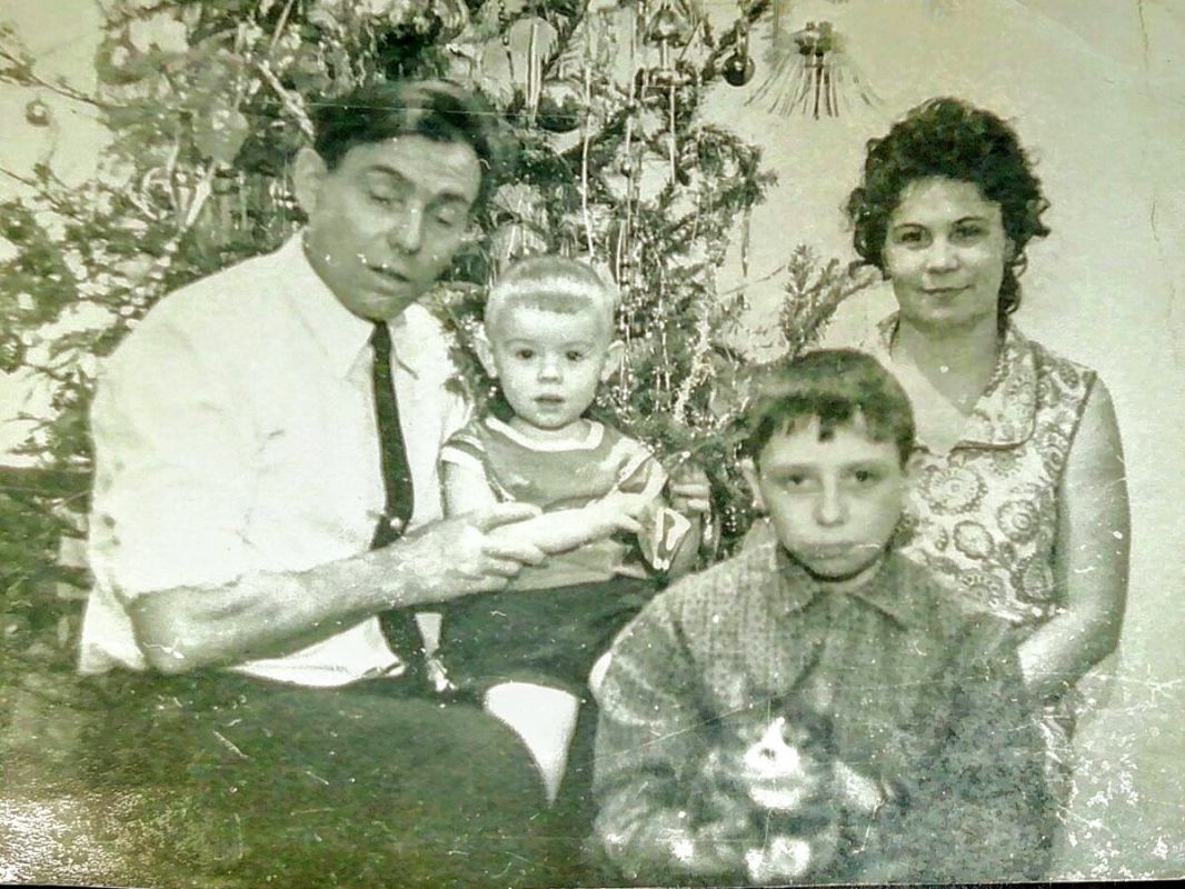 Традиции на новогоднем столе: 10 любимых блюд из семейной кулинарии