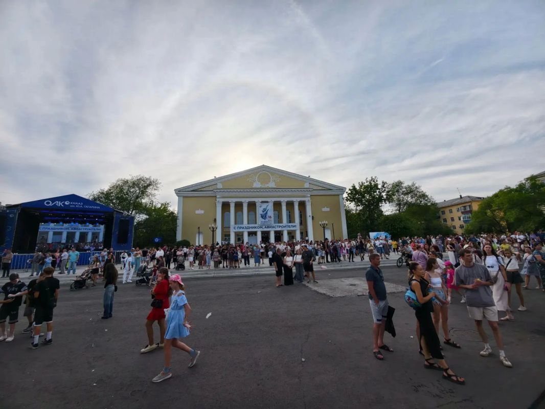 День воздушного флота России ярко отметили в Комсомольске-на-Амуре День воздушного флота России ярко отметили в Комсомольске-на-Амуре