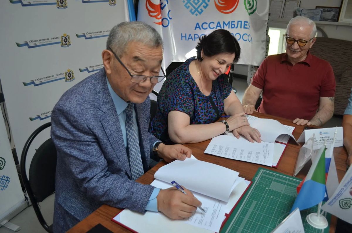 Честные выборы. 14 августа 2026 года на площадке регионального отделения Ассамблеи народов России состоялось торжественное подписание соглашений о сотрудничестве между Общественной палатой Хабаровского края, общественными... Честные выборы. 14 августа 2026 года на площадке регионального отделения Ассамблеи народов России состоялось торжественное подписание соглашений о сотрудничестве между Общественной палатой Хабаровского края, общественными...