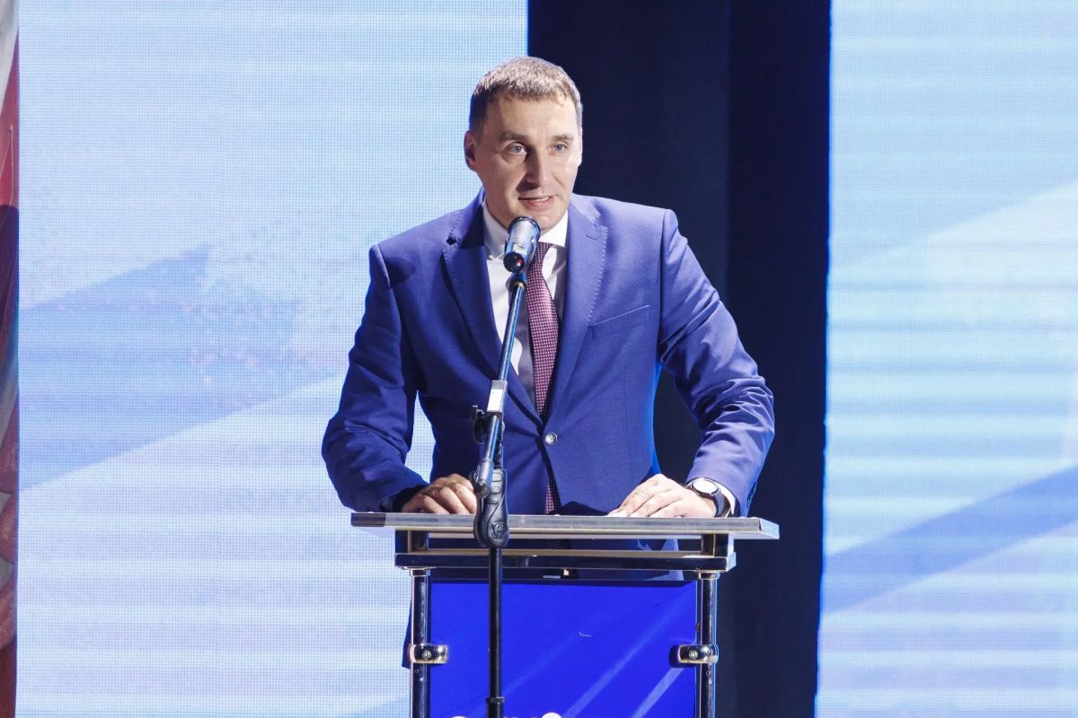 Накануне Дня Воздушного флота России во дворце культуры авиастроителей состоялось торжественное собрание коллектива КнААЗ, где чествовали заводчан, внёсших большой вклад в развитие авиационной отрасли России Накануне Дня Воздушного флота России во дворце культуры авиастроителей состоялось торжественное собрание коллектива КнААЗ, где чествовали заводчан, внёсших большой вклад в развитие авиационной отрасли России